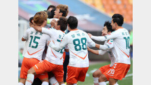 조용한 반란 꿈꾸는 강원FC