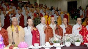 “우리의 소원은 통일” 한중일 스님들 합창