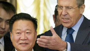 러 외교 “푸틴, 김정은과 정상회담 준비돼있어”