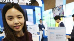 스마트폰 속 음료수 버튼 누르자 자판기서 캔이 또르르∼