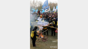 “쌀개방 반대” 농민시위