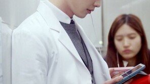 이종석, ‘피노키오’ 모니터 인증샷 공개…“우리 드라마 재밌는 것 같아”