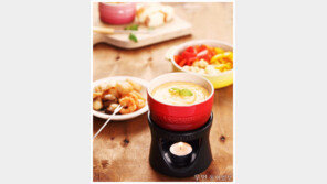 [우먼 동아일보 TV] 한국식 퓨전 요리 ‘해산물 치즈 초고추장 퐁뒤’ 푸드 스타일리스트 김현학이 제안하는 르크루제 쁘띠퐁듀세트 요리