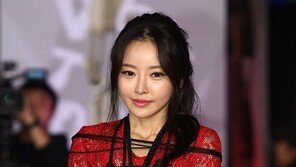 ‘대종상영화제’ 한세아, 시스루 드레스 위로 밧줄이…‘깜짝’