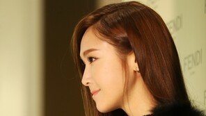 제시카, 소녀시대 탈퇴 후 첫 공식석상 등장…‘여유 있는 표정’ 눈길