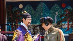 ‘상의원’, 12월 24일 개봉 확정… 촬영 현장 보니 “애교 유연석”