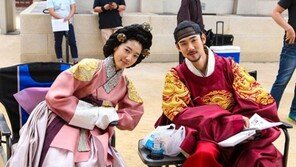 상의원 박신혜, 유연석과 함께한 촬영 현장 공개 ‘고운 한복 자태’