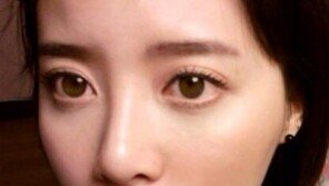 배우 겸 감독 구혜선, 초근접 셀카 공개 “잡티 없는 도자기 피부”