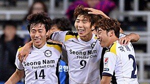 3위 포항, 비기고도 웃었다