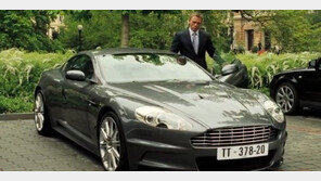 제임스 본드, 애스톤 마틴 대신 피아트500 탄다고?