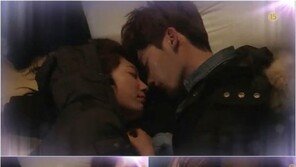 ‘피노키오’ 이종석·박신혜, 초근접 팔베개… 심쿵!