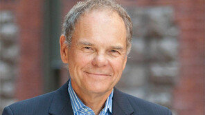 “개방-유연성 지닌 기업조직이 살아남아… 일사불란 군악대 대신 재즈앙상블 돼야”