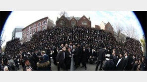 2000명 셀카 본 놀란 네티즌 "셀카봉이 없었다면… 불가능?"