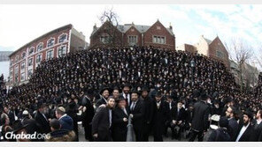 2000명 셀카, 유대교 랍비들 한 프레임에… 셀카봉 길이 무려?