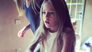 세계에서 가장 아름다운 ‘아홉 살’ 크리스티나 피메노바, 매혹적 표정