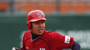 ‘기아타이거즈’ 이대형, KT 위즈 특별지명… 팬들 ‘불만폭주’