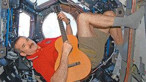 [책의 향기]우주 오가며 배운 ‘삶의 지혜’… “성공에 자존감 걸지 마세요”