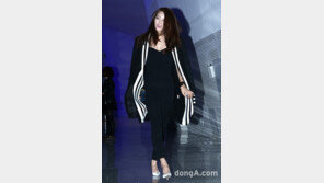 이현이, 허지웅과 ‘속사정 쌀롱’ 새MC…‘아찔한 관능미 눈길’