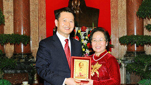 유진크레베스, 양식기·액세서리 수출… 신뢰와 나눔