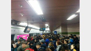 지하철 7호선 고장, 중곡역서 출근 시간에 큰 불편… “또!”