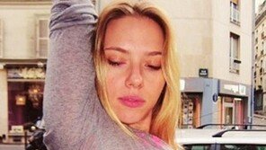 스칼렛 요한슨, 로메인 도리악과 결혼…‘매년 남자가 바뀌네’