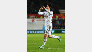 기성용, 시즌 2호골 폭발… 윤석영과 코리안 더비서 완승