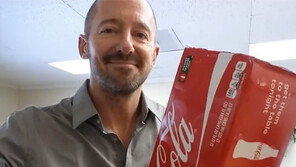 하루에 콜라 10캔씩 30일간 마셨더니… 체중·혈압 변화 ‘후덜덜’