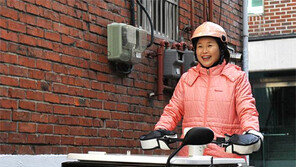 야쿠르트 판매원, 카트 타고 골목 누빈다