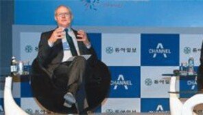 포터 “불평등 해소 CSV가 답”… 샌델 “돈이 행복 늘릴순 없어”