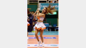 [포토] 치어리더, 화려한 의상에 흥겨운 댄스 ‘분위기↑’