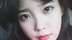 아이유, 자작곡 ‘무릎’ 음원 기습 공개 “고마워요 선물이에요”