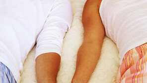 女 잠자리 만족도 가장 높은 때 2위 ‘결혼 10년’, 1위는?