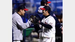 [포토] ‘야구대제전’ 최재훈, 삼자범퇴? ‘놀라움↑’