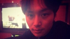 '미생' 변요한 노래방 셀카 화제, ‘헤어스타일 바뀐 거 맞나?’