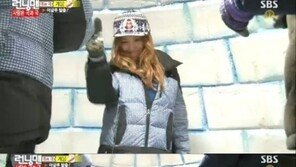 ‘런닝맨’ 이성경, 이기적인 각선미 자랑하며 ‘미쳤어’ 의자춤…“미친 몸매”