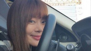 백보람 근황, 운전대에 기댄 채 환한 표정 “변함없는 미모” 눈길