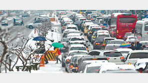 [부산/경남]부울경 출근 대란… 3cm 안팎의 눈에 당했다