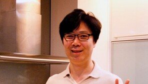 힐링캠프 김영하, 과거 SNS 글 보니… ‘쿠키 구우며 행복한 미소’