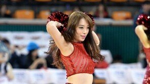 [포토] 치어리더, 男心 유혹하는 몸짓 ‘도발적인 눈빛’