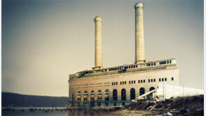 폐공장… 녹슨 철로… 산업사회 부산물에 대한 존경심 담아