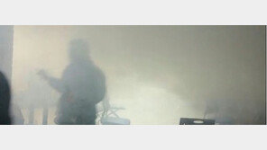 신은미 토크 콘서트, 인화물질 난동… 목격자 “소주 2병 마시고 던졌다”