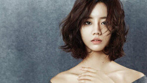 ‘라디오스타-뽀뽀 애교’ 혜리, 최근 화보 속 섹시한 반전 매력…쇄골 드러낸 채 “아찔”