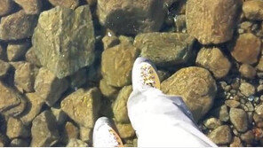 [영상] “물 위로 걸어오라 하소서” 한 남성이 ‘모르스키에 오코’ 호수 위에서…