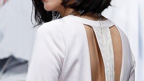 ‘하녀들’ 이채영, 가슴-등 드러나는 파격적 의상 ‘섹시미 발산’