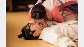 왕의 얼굴 조윤희, 서인국 인공호흡하는 모습 선보이며 러브라인 시작알려