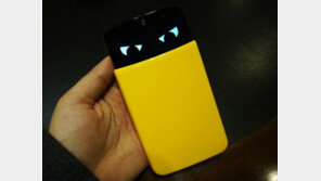 [리뷰] 눈이 달린 스마트폰, 아카(AKA)