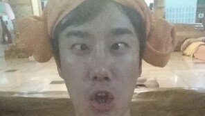 산이 근황, 찜질방에서 양머리한 후 “음메에” 코믹 표정