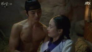 ‘하녀들’ 이이경, 상반신 노출한 채 전소민에게 다가가 “너의 소속은 여기”