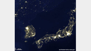 한반도의 밤, 깜깜한 북한 vs 환한 남한…“경제의 중요성 보여주는 불빛”