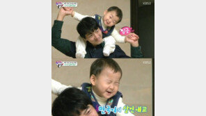 송일국 삼둥이 둘째 민국이, ‘심쿵’ 애교 작렬…“시청자 마음도 녹이네”
